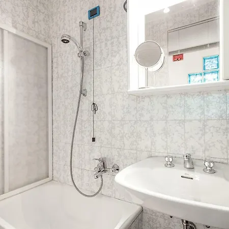 Apartamento With Private Parking & Shared Pool! *