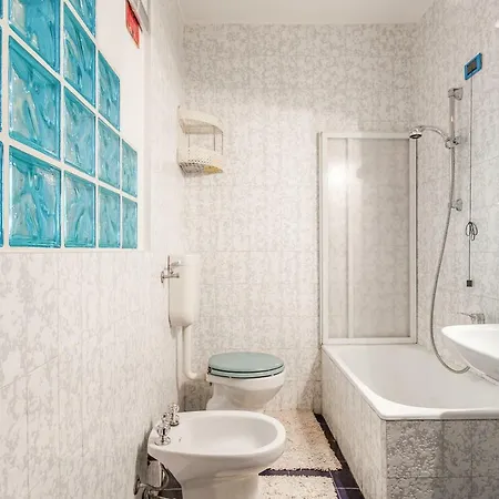 With Private Parking & Shared Pool! Apartamento
