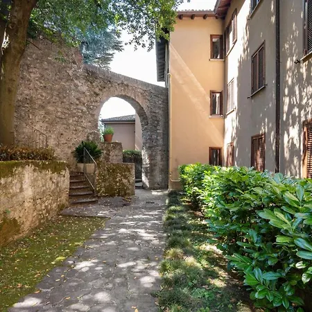 Apartment Apt With Private Parking & Shared Pool! Nesso