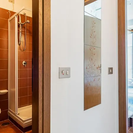 Apartment Apt With Private Parking & Shared Pool! *