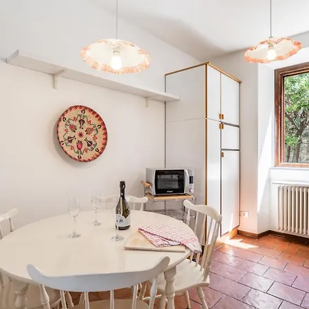 Apartment Apt With Private Parking & Shared Pool! Nesso