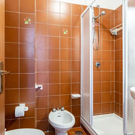 Apartment Apt With Private Parking & Shared Pool!