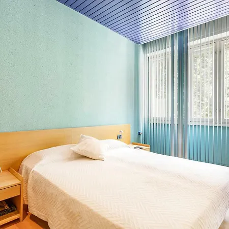 Apartment With Private Parking & Shared Pool! *
